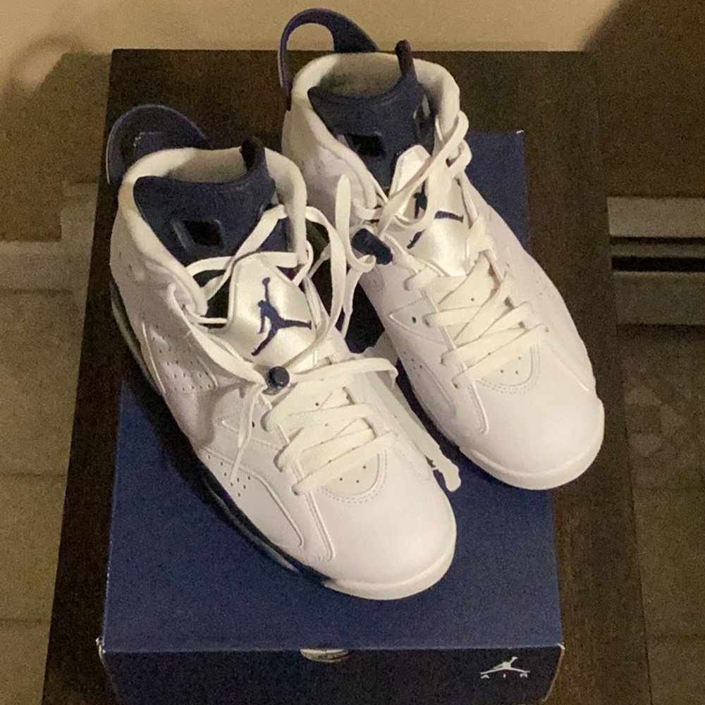 NEW Jordan six retro